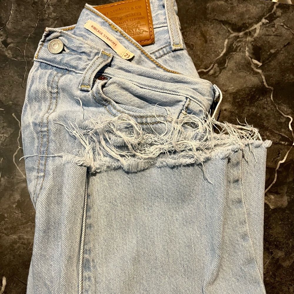 Straight leg Levi’s jeans!